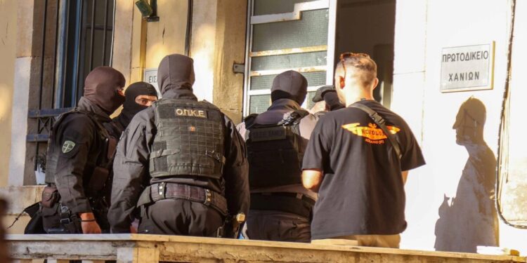 Μαφία στην Κρήτη: Εκβιασμοί σε βάρος κληρικών – Ξεπερνούν το 1 εκατ. ευρώ τα κέρδη – 48ωρη προθεσμία για να απολογηθούν έλαβαν οι συλληφθέντες