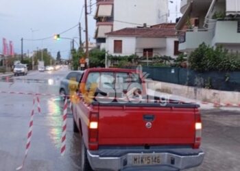 Λαμία: Ο δρόμος “κατάπιε” πυροσβεστικό όχημα