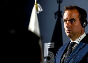 Σεμπαστιάν Λεκορνί: Ποιος είναι ο πιθανός επόμενος πρωθυπουργός της Γαλλίας – Τον «αγαπούν» και Μπριζίτ και Λεπέν