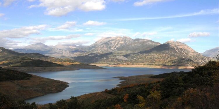 Meteo: Η λίμνη του Μόρνου έχει την μικρότερη έκταση της τελευταίας δεκαετίας