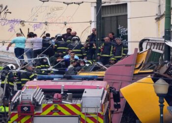 Λισαβόνα: 3χρονος βγήκε ζωντανός από τα συντρίμμια του τελεφερίκ – Συνεχίζονται οι έρευνες για τα αίτια του θανατηφόρου δυστυχήματος