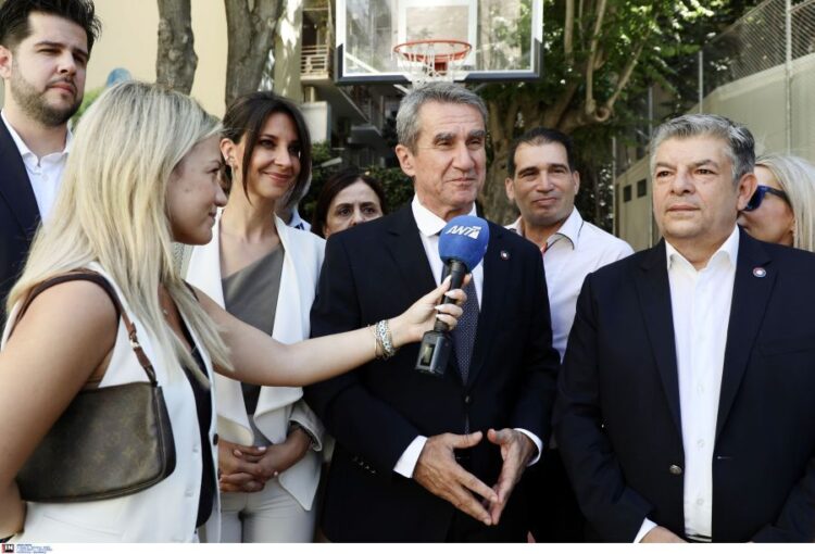 Σφυροκόπημα ΠΑΣΟΚ για Λοβέρδο: Εξαργυρώνει τις υπηρεσίες του στον Μητσοτάκη