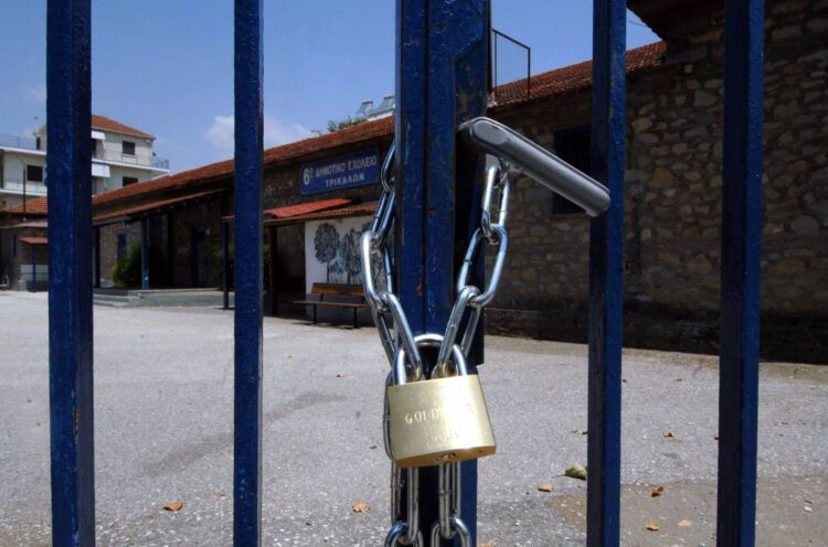 Τα σχολεία που κλείνουν και το κράτος που κοιμάται