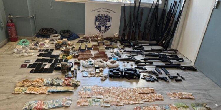 Μαφία της Κρήτης: Αυτό είναι το οπλοστάσιο και το θησαυροφυλάκιο της