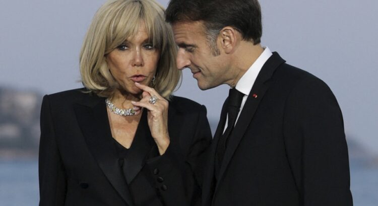 Μπριζίτ Μακρόν: Θα αποδείξω με στοιχεία ότι δεν γεννήθηκα άνδρας – Σε δημόσια δίκη