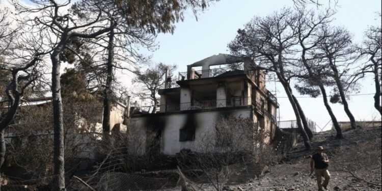 Καταβλήθηκαν 2,9 εκατ. ευρώ σε 37 υποθέσεις αγωγών αποζημίωσης για τις τραγωδίες σε Μάτι και Μάνδρα