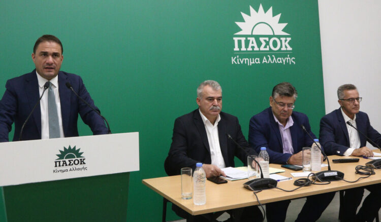 ΠΑΣΟΚ προς ΝΔ: Αποτύχατε. Σε ελεύθερη πτώση η “ανθεκτική” Ελλάδα που παραδίδετε – Το δριμύ κατηγορώ για το περιβάλλον