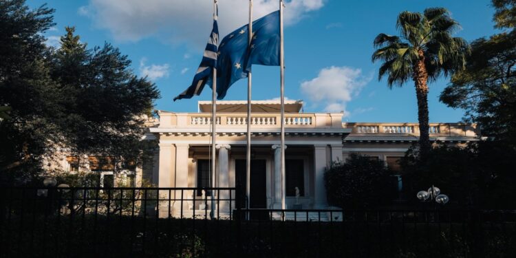 Μαξίμου: Η κακή σχέση του ΠΑΣΟΚ με τα … μαθηματικά και η επιχείρηση «φέρτε πίσω τα κλεμμένα»