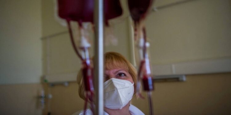 «Θα γίνει έλεγχος από το μηδέν», λέει η πρόεδρος του ΕΚΕΑ για τη λάθος μετάγγιση αίματος σε ασθενή ιδιωτικής κλινικής
