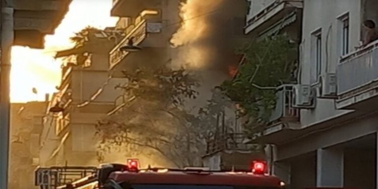 Φωτιά σε διαμέρισμα στο Μεταξουργείο