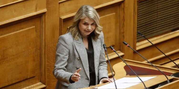 Μιλένα Αποστολάκη: Ζητά παρέμβαση του Γιάννη Στουρνάρα για την Εθνική Τράπεζα