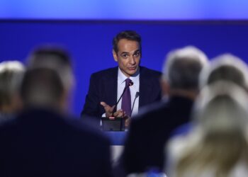 Ηττοπάθεια Μητσοτάκη στην ΔΕΘ: Άνοιγμα σε Σαμαρά και Καραμανλή υπό τον φόβο της εκλογικής συντριβής – Επίθεση σε Τσίπρα