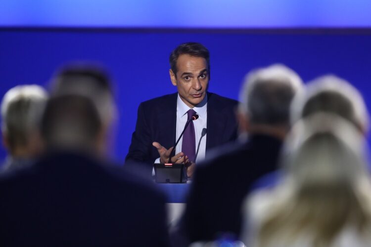 Ηττοπάθεια Μητσοτάκη στην ΔΕΘ: Άνοιγμα σε Σαμαρά και Καραμανλή υπό τον φόβο της εκλογικής συντριβής – Επίθεση σε Τσίπρα