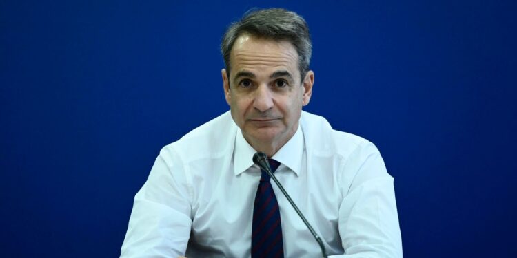 Γιατί ανοίγουν… σαμπάνιες στο Μέγαρο Μαξίμου;