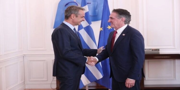 Συνάντηση Μητσοτάκη με τον Υπουργό Εσωτερικών των ΗΠΑ: «Να επεκτείνουμε τη συνεργασία μας»