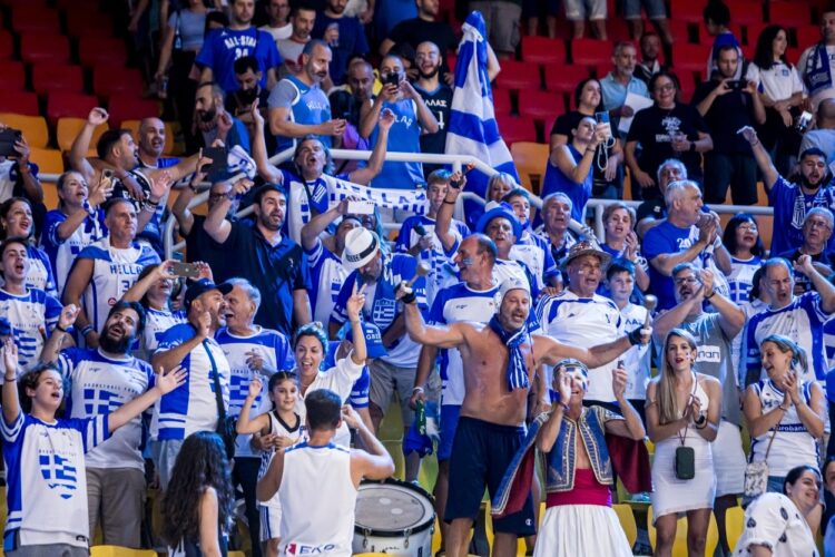 Ελλάδα – Τουρκία: Τώρα η πιο μεγάλη ώρα στο Eurobasket – Γαλανόλευκη η Ρίγα – Μια κερκίδα οι ελληνικές πλατείες