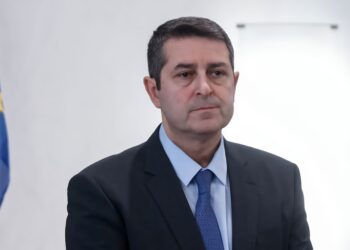 Βουλή: Νέα σιωπή Μυλωνάκη για την αποκάλυψη ότι το Μαξίμου γνώριζε τις συνομιλίες για τον ΟΠΕΚΕΠΕ