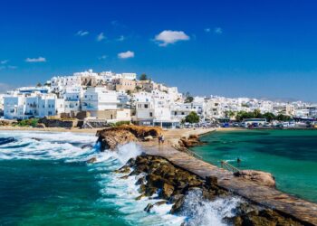 Από τη φιλοξενία στη στοχοποίηση: Γιατί το περιστατικό της Νάξου μάς εκθέτει όλους