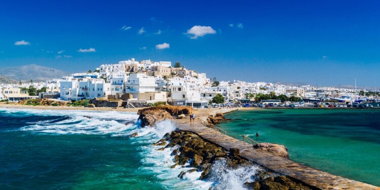 Από τη φιλοξενία στη στοχοποίηση: Γιατί το περιστατικό της Νάξου μάς εκθέτει όλους