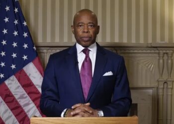 Νέα Υόρκη: Αποσύρεται από την κούρσα των εκλογών   ο απερχόμενος δήμαρχος Έρικ Άνταμς