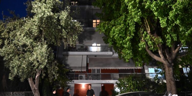 Θρίλερ στο Νέο Κόσμο με νεκρό ζευγάρι: «Η γυναίκα είχε σοβαρό πρόβλημα υγείας και εκείνος ήταν καταβεβλημένος», λέει γειτόνισσα