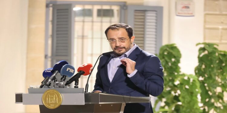 Απάντηση Χριστοδουλίδη στον Μητσοτάκη για το καλώδιο: «Η Κύπρος θα τηρήσει στο ακέραιο τις δεσμεύσεις της»