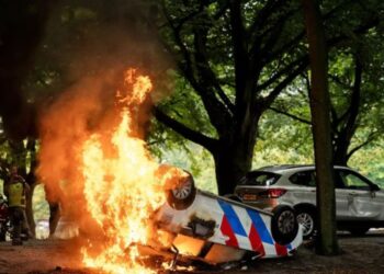 Ολλανδία: Σοβαρά επεισόδια στην Χάγη ανάμεσα σε ακροδεξιούς χούλιγκαν και αστυνομία