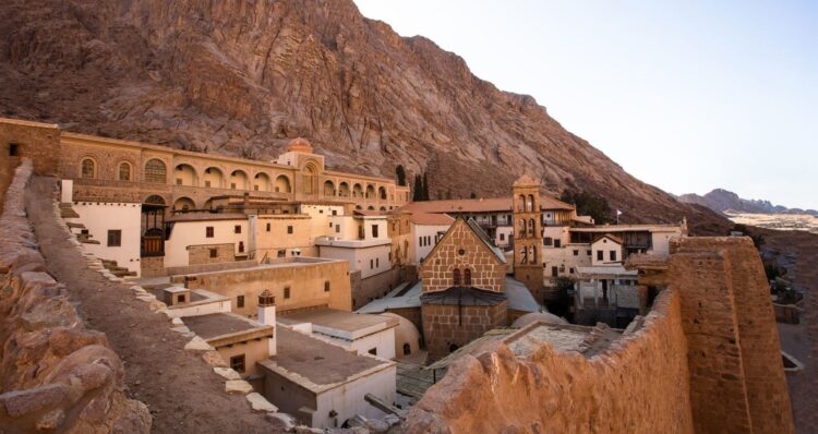 BBC για Όρος Σινά: Από τους πιο ιερούς τόπους του κόσμου – Μετατρέπεται σε πολυτελές θέρετρο