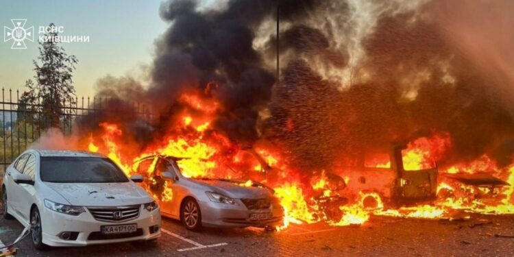 Τρεις νεκροί και δεκάδες τραυματίες από ρωσική πυραυλική επίθεση στην Ουκρανία