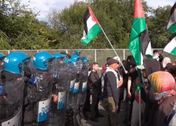 Χάος στην Ιταλία: Διαδηλωτές υπέρ της Παλαιστίνης επιχείρησαν μπλόκο στο αεροδρόμιο (βίντεο)