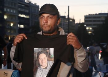 “Τα χρονικά περιθώρια στενεύουν”: Σε κρίσιμη κατάσταση ο Πάνος Ρούτσι – Η κυβέρνηση γυρίζει την πλάτη στον πατέρα των Τεμπών