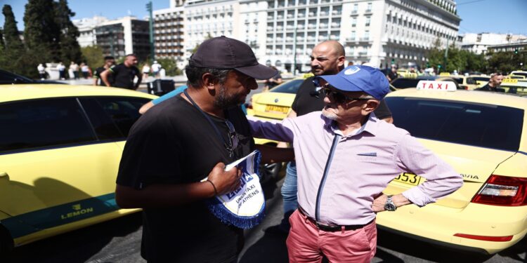 Στήριξη στον αγώνα του Πάνου Ρούτσι από τους οδηγούς ταξί της Αττικής