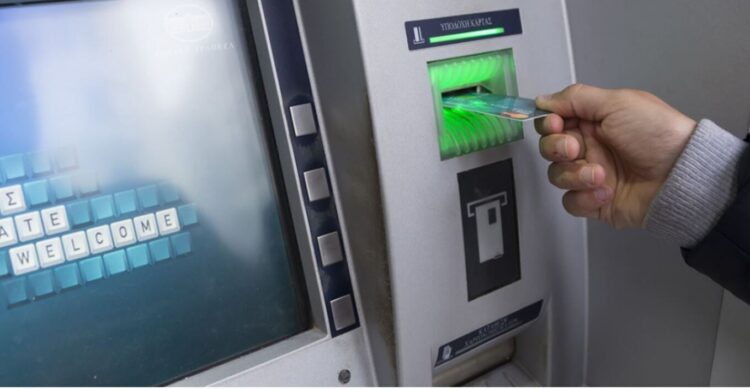 ΟΠΕΚΑ: Ποιοι δικαιούνται επίδομα έως 750 ευρώ, όλες οι λεπτομέρειες