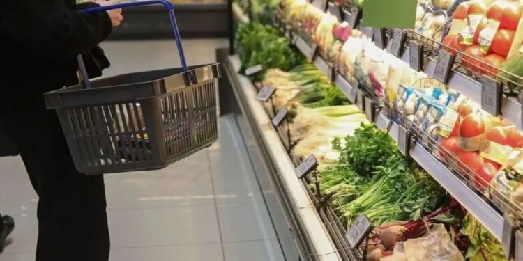 Πληθωρισμός: Στο 2,9% τον Αύγουστο – Η ακρίβεια στα είδη πρώτης ανάγκης «τσακίζει» τα νοικοκυριά