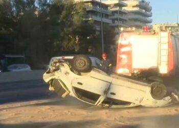 Ανατροπή αυτοκινήτου στη λεωφόρο Ποσειδώνος