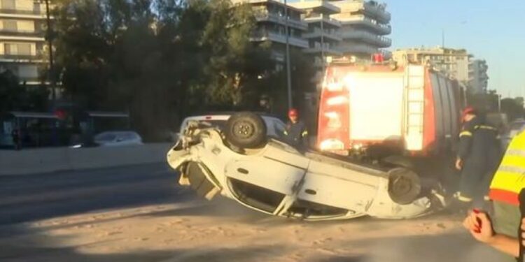 Ανατροπή αυτοκινήτου στη λεωφόρο Ποσειδώνος