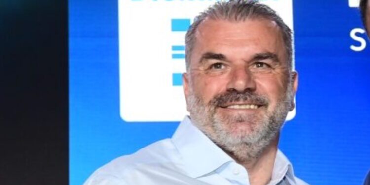 Ο Άγγελος Ποστέκογλου στη Νότιγχαμ Φόρεστ