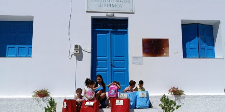 Ψέριμος: Επαναλειτουργεί το δημοτικό σχολείο μετά από 17 χρόνια με 5 παιδιά