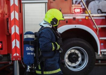 Φωτιά σε εργοστάσιο στο Βελεστίνο – Στην Βιομηχανική περιοχή