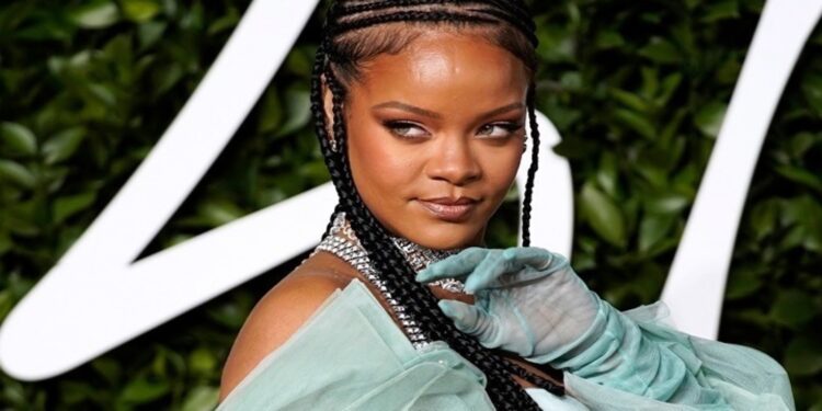 Γέννησε η Ριάνα το τρίτο της παιδί και είναι κορίτσι