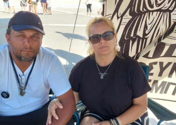 Τέμπη: Το «Nonpapers» στο Σύνταγμα πλάι στους απεργούς πείνας