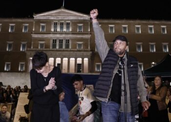 Πολύ σοβαρή καταγγελία του Πάνου Ρούτσι: «Φοβόμαστε ότι θα πειράξουν τον τάφο του παιδιού μου, χωρίς να το γνωρίζουμε»