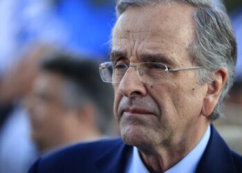 Ο Αντώνης Σαμαράς στηρίζει τον Πάνο Ρούτσι: Δικαίωμά τους η εκταφή των σορών των παιδιών τους