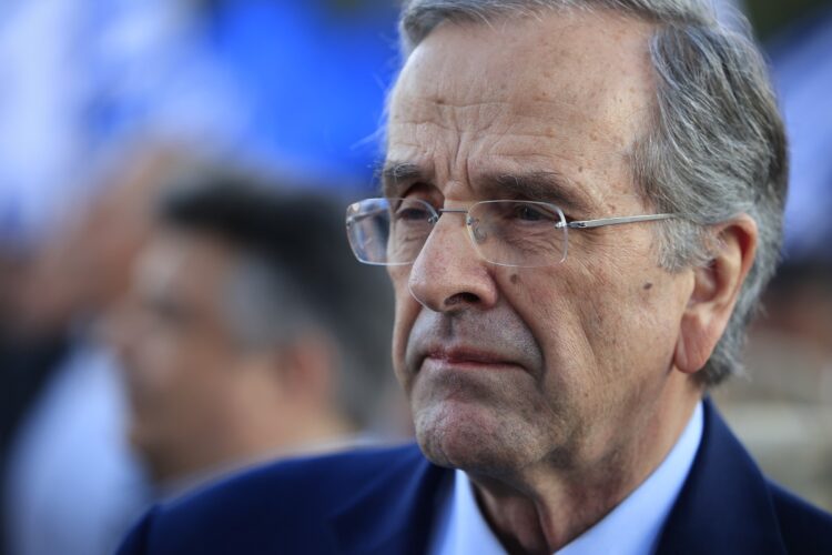 Ο Αντώνης Σαμαράς στηρίζει τον Πάνο Ρούτσι: Δικαίωμά τους η εκταφή των σορών των παιδιών τους