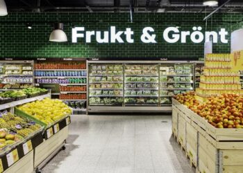 Η Σουηδία μειώνει στο μισό τον ΦΠΑ στα τρόφιμα