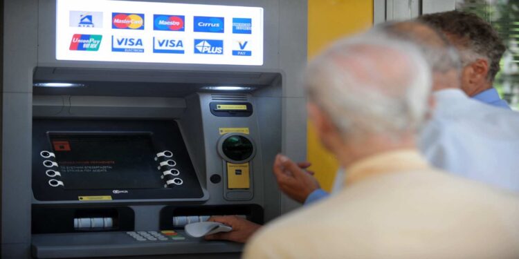 Συντάξεις Οκτωβρίου: Πότε θα μπουν τα χρήματα για τους δικαιούχους