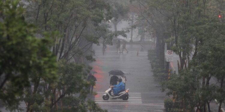 Ταϊβάν: Τουλάχιστον 14 νεκροί και 30 αγνοούνται από το πέρασμα του τυφώνα Ραγκάσα
