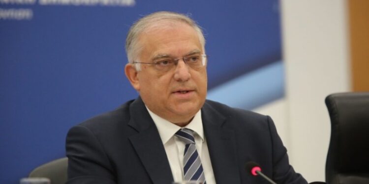 Θεοδωρικάκος καλεί τα σούπερ μάρκετ για έμπρακτη κοινωνική ευθύνη: «Μειώστε τις τιμές σε 1.000 κωδικούς»