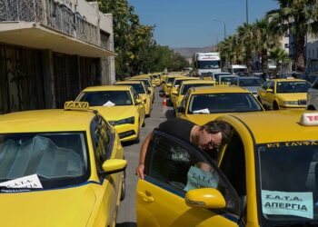 Τραβούν ξανά χειρόφρενο οι οδηγοί ταξί – Ο ΣΑΤΑ κήρυξε 48ωρη απεργία
