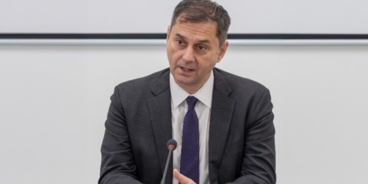 Το επικό άδειασμα Θεοχάρη σε Κικίλια – Κυβέρνηση σε αποδρομή